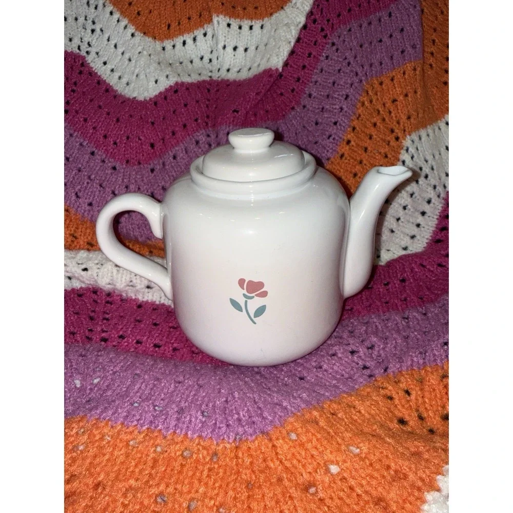 le Chat by Vermillion Tea Pot-No Chips/Cracks w Lid-Cat Design w Flowers Vintage